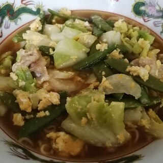 野菜たっぷりインスタントラーメン